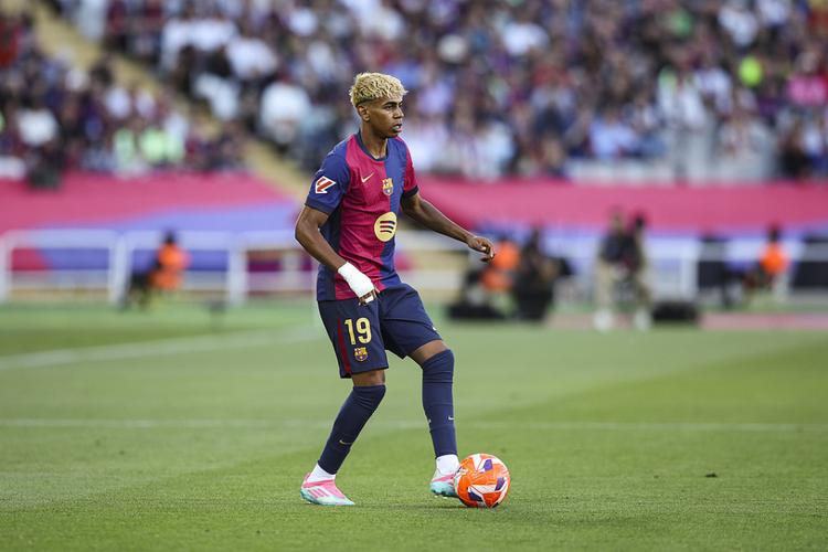 足球德国队主帅回应质疑：球队需要时间重建