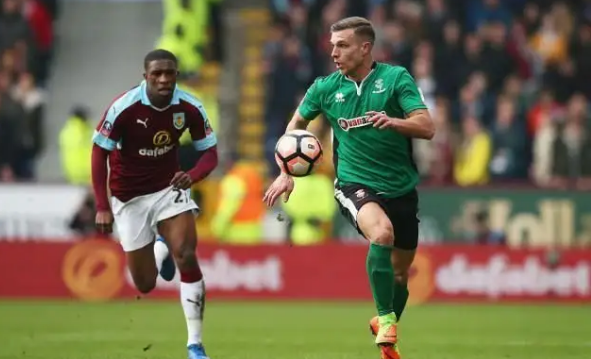 马德兴：有关方面对王洪亮带队0-3巴西不满，却对女足0-8沉默